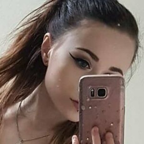 Lunar xo onlyfans desnuda