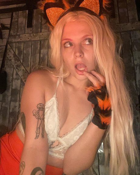 Witten Bonnie onlyfans leak fuck