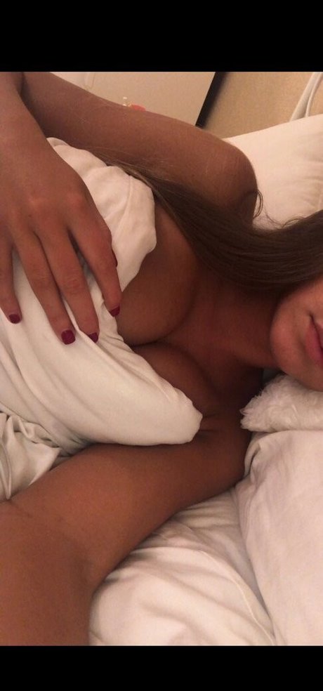 Zara McDermott naked onlyfans leak