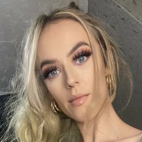 Courtney Holmes onlyfans leaks xxx