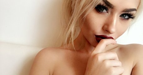 Romanie Smith onlyfans sextape