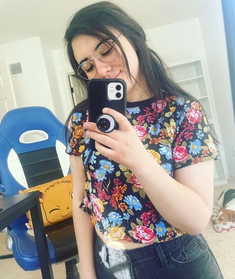 ShiningEdith onlyfans topless