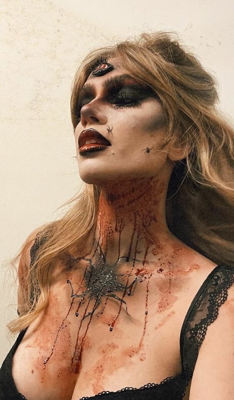 Submar1na strip onlyfans