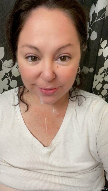 Honrny Thick Wife onlyfans nudes