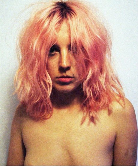 Izzy Phillips  scene