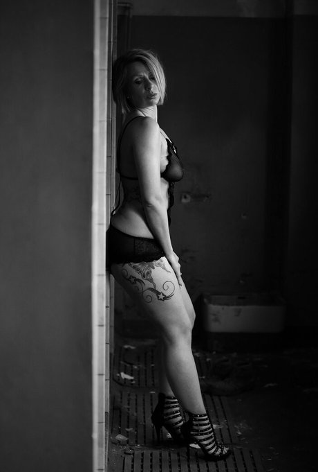 Amanda Busty naked onlyfans leaked