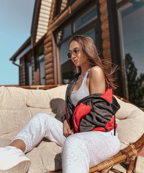 emilyemrata2 only fans pic