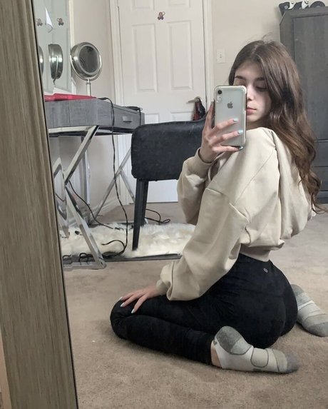 Katie Isnor onlyfans leajs