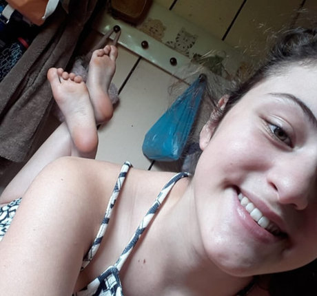 Friend s Pretty Feet onlyfans hot