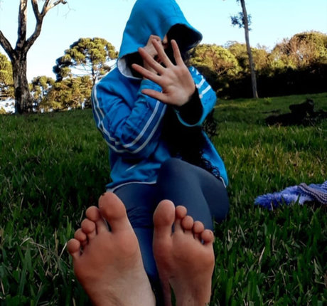 Friend s Pretty Feet onlyfans de