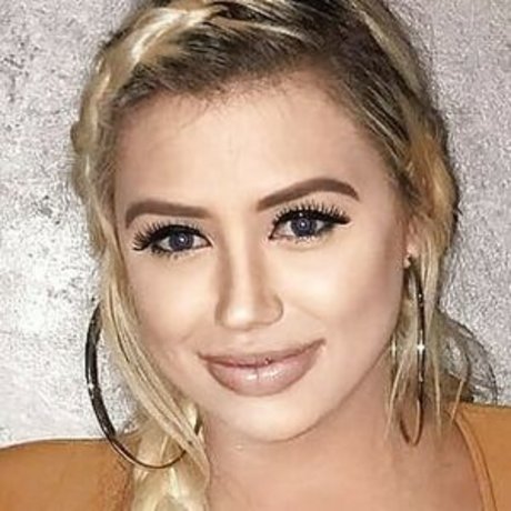 Aubrey Lynn Berg onlyfans strip