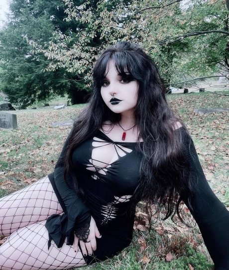 Crucifixkittie  shot