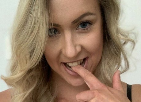 Charlie Emma onlyfans sextape leak