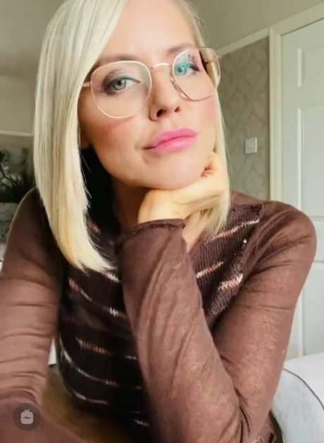 Stephanie Waring xxx only fans