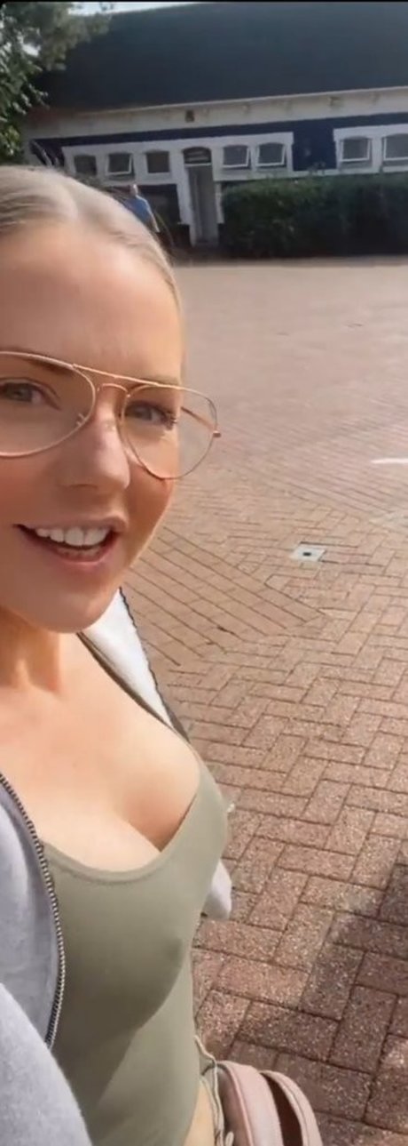 Stephanie Waring only fans review