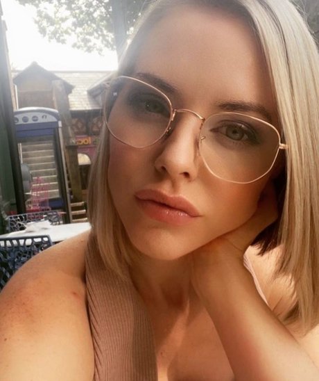 Stephanie Waring porn onlyfans