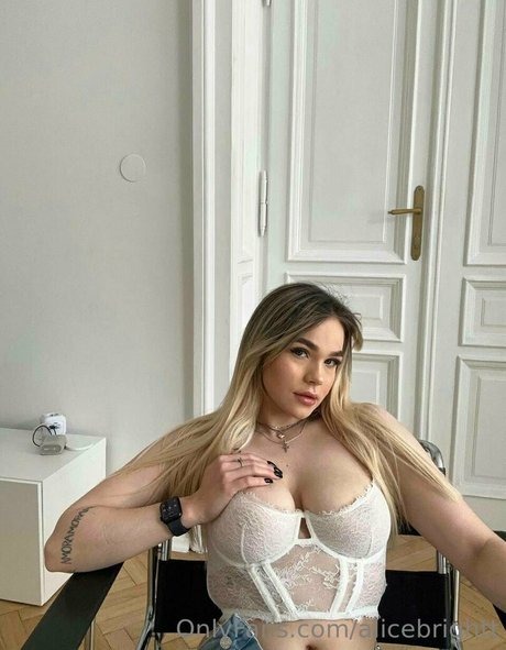 alicebrightt onlyfans pics