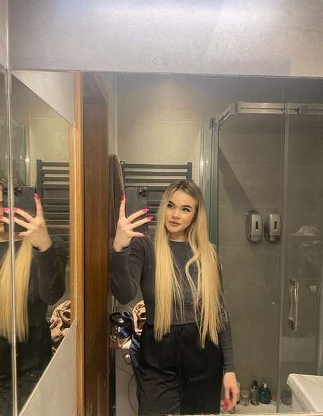 alicebrightt onlyfans naked