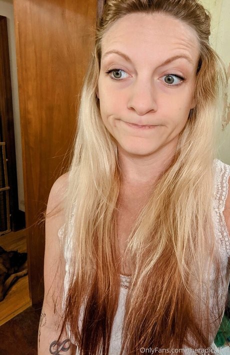 theradicalfox onlyfans leaks.