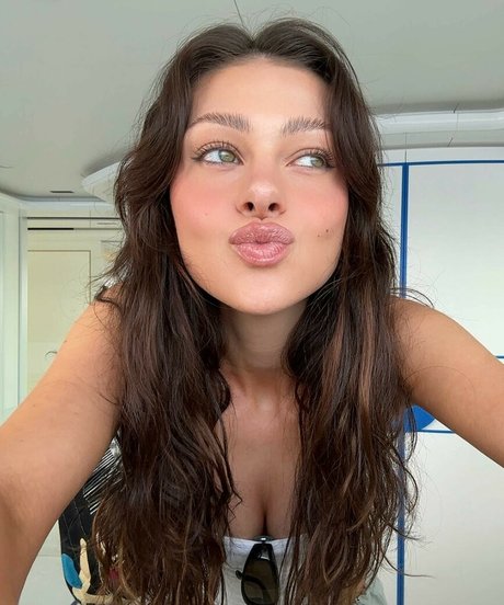 Nicola Peltz Profile image