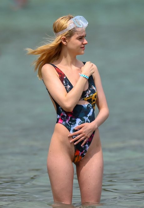 Nicola Peltz onlyfans leak fuck
