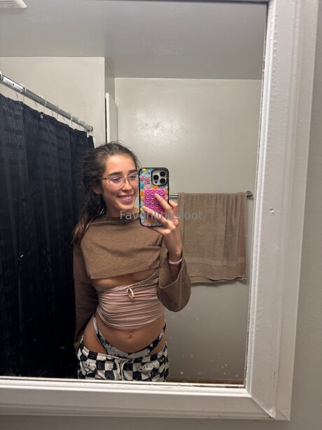 favonlinesloot nude leak onlyfans