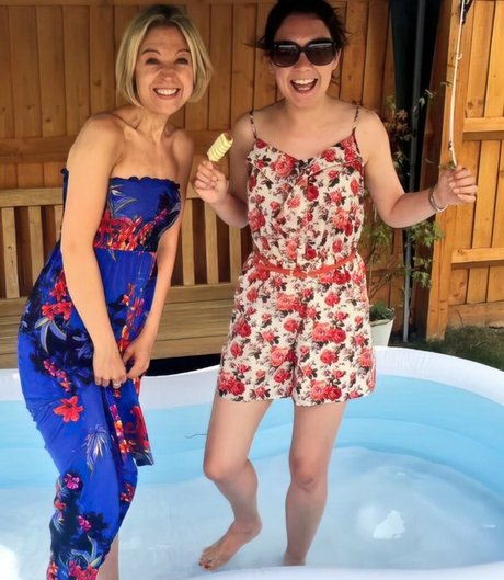 Laura Tobin onlyfans content type