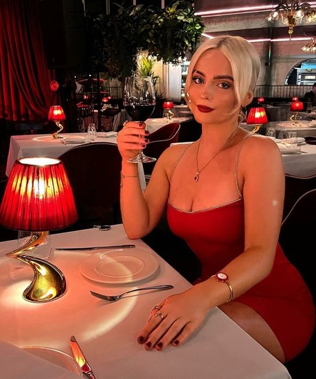 Millie Gibson onlyfans nudes