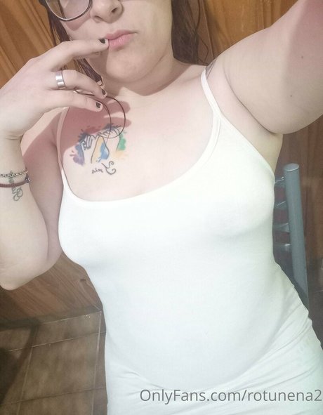 rotunena2 onlyfans strip tease