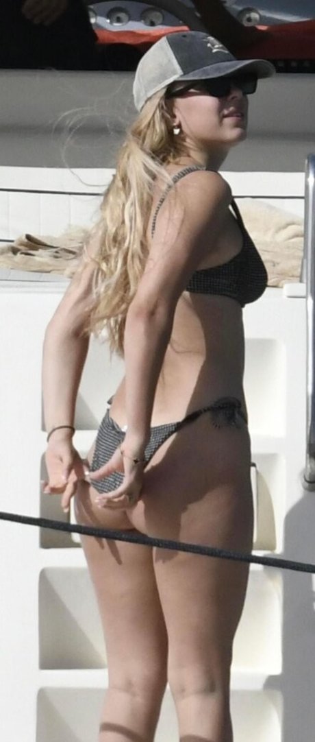 Millie Bobby Brown onlyfans model photo