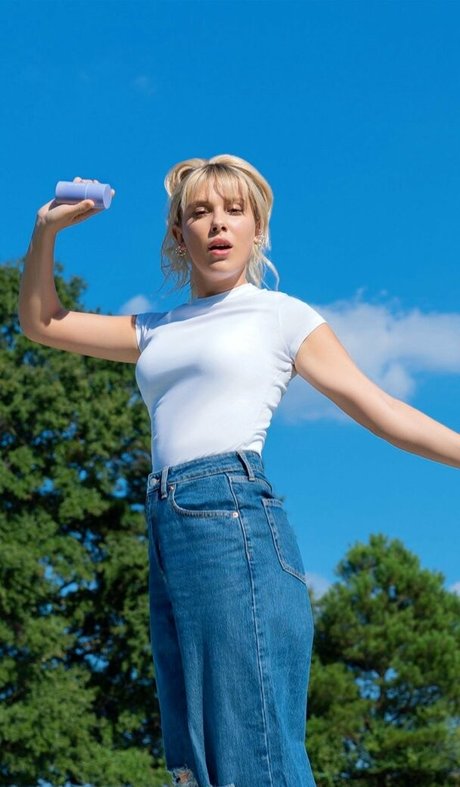 Millie Bobby Brown topless onlyfans