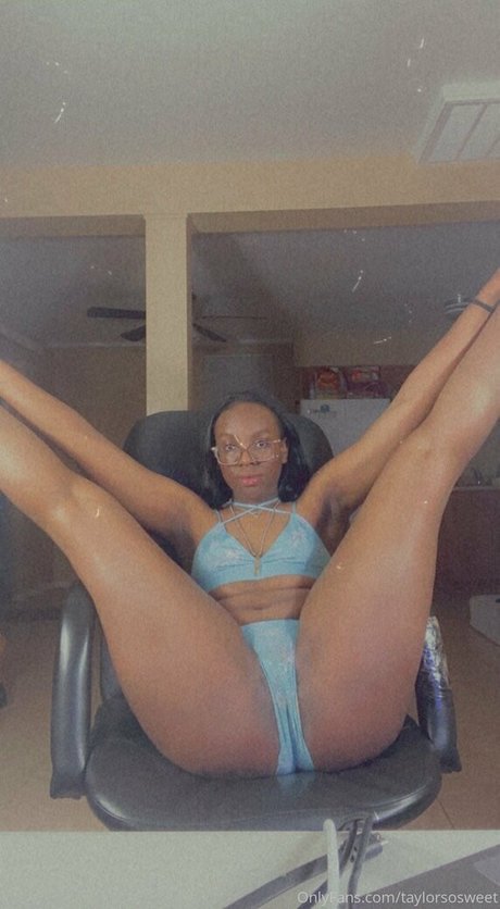 itstaylor official onlyfans nude leaks