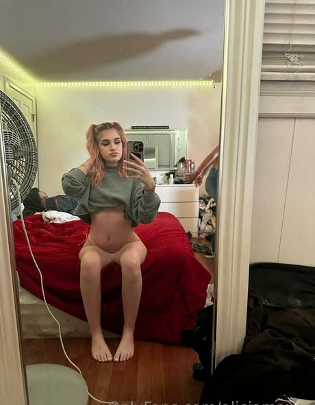 aliciamayer onlyfans leaked naked