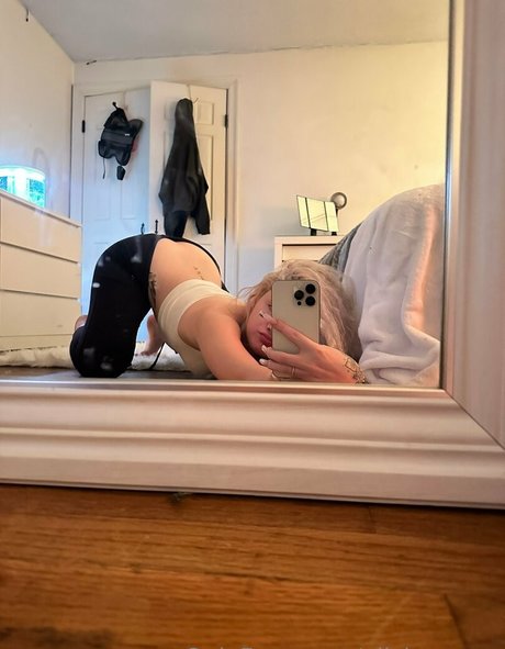 aliciamayer onlyfans strip tease