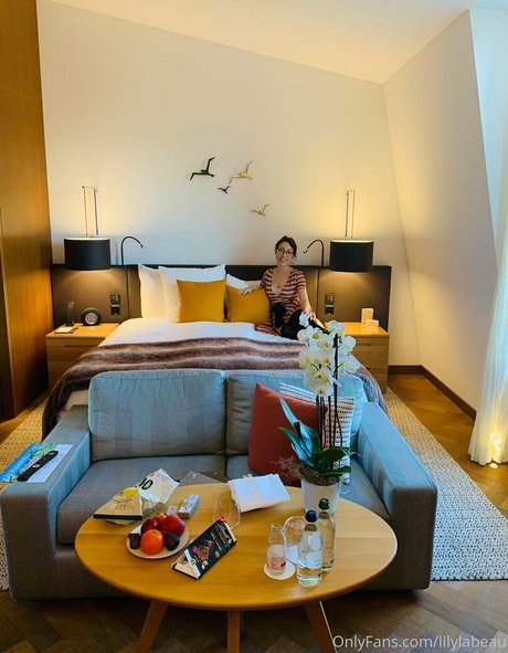 lilylabeau onlyfans leaka