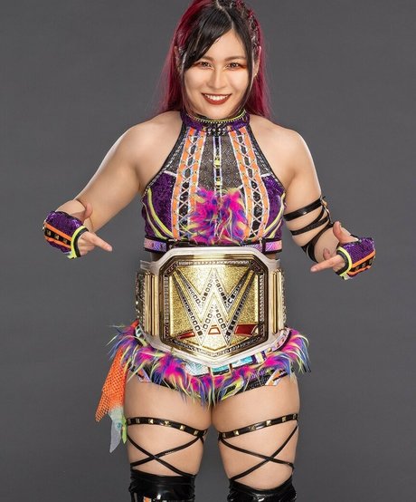 Iyo Sky topless onlyfans