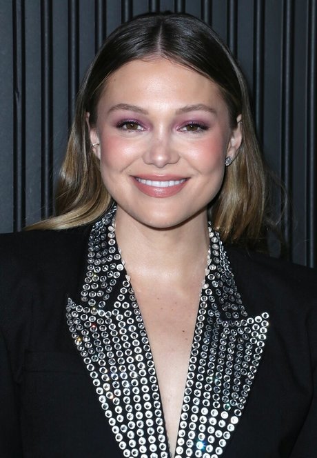 Olivia Holt only fans review