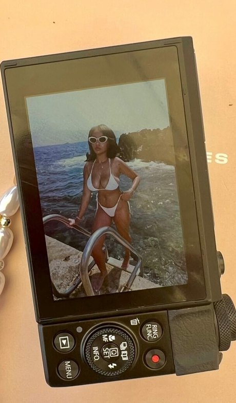 Daphne Blunt onlyfans lesk