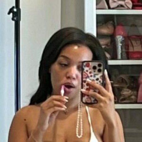 Daphne Blunt nudes onlyfans