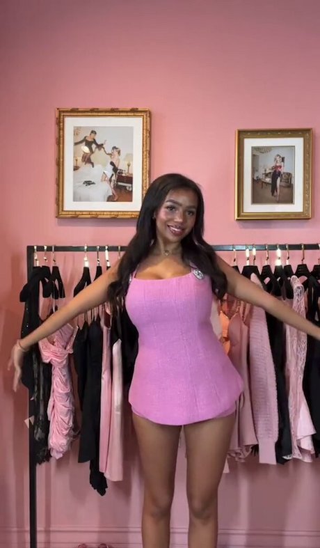 Daphne Blunt onlyfans photos