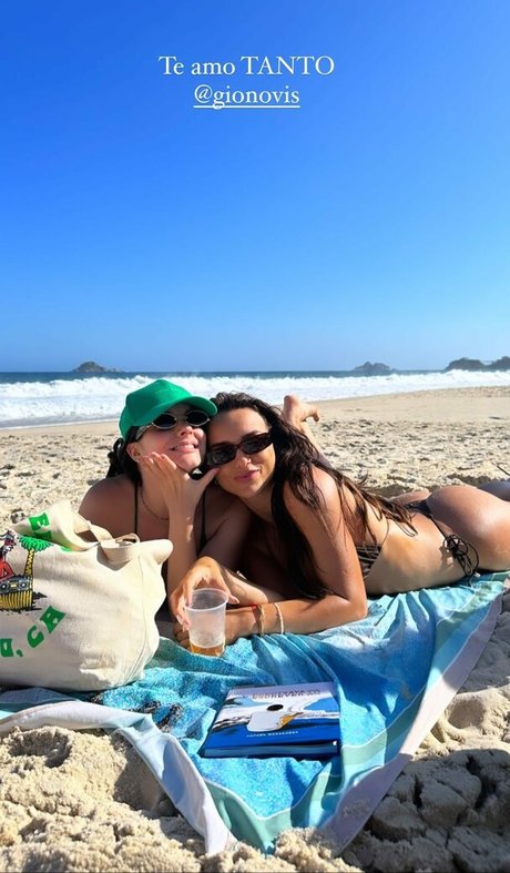 Rafa Kalimann onlyfans tits