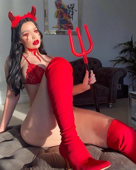 Elizabeth Georgina strip onlyfans