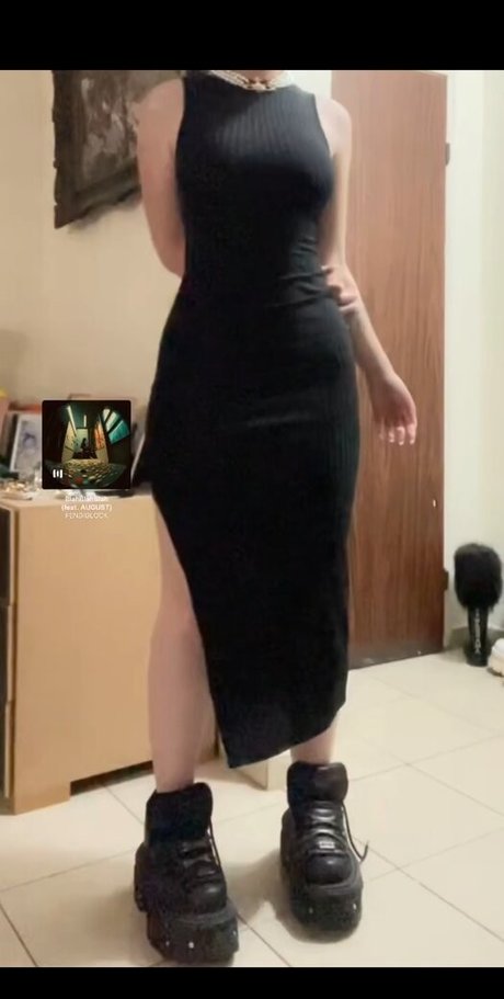 emquizii onlyfans page