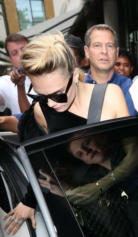 Cara Delevingne onlyfans model photo