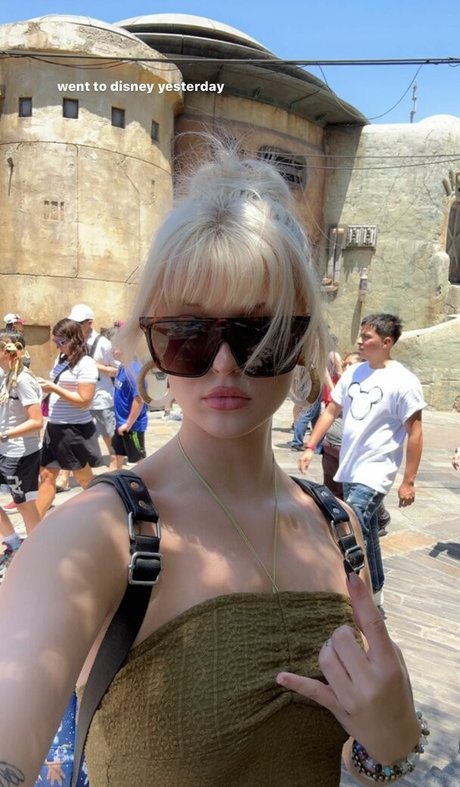 Loren Gray onlyfans model photos