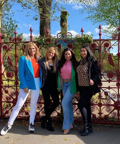 lesbian massage onlyfans art naked gallery