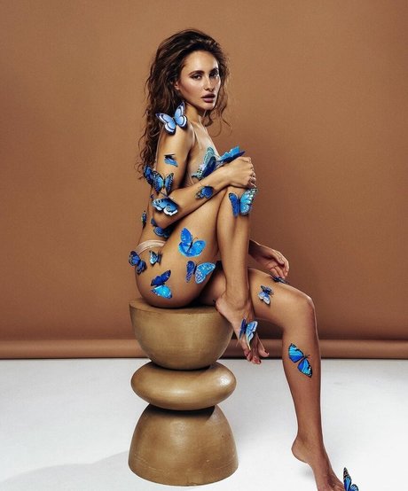 army girls onlyfans free sexy depiction