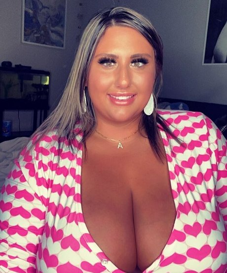 Lauren Lincoln strip onlyfans
