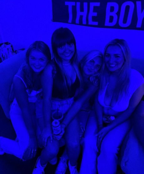 Angelina Cross feet onlyfans