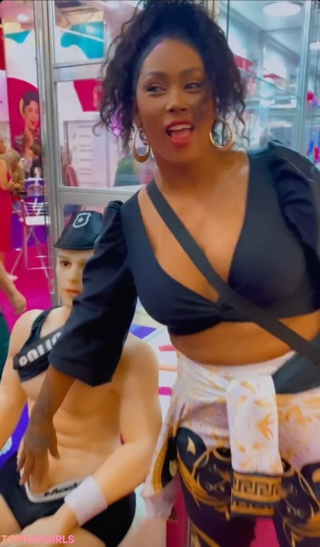 young milf onlyfans sexy plate